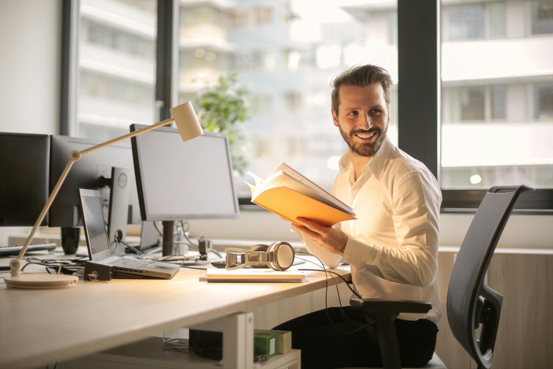 Glücklicher Jobsuchender